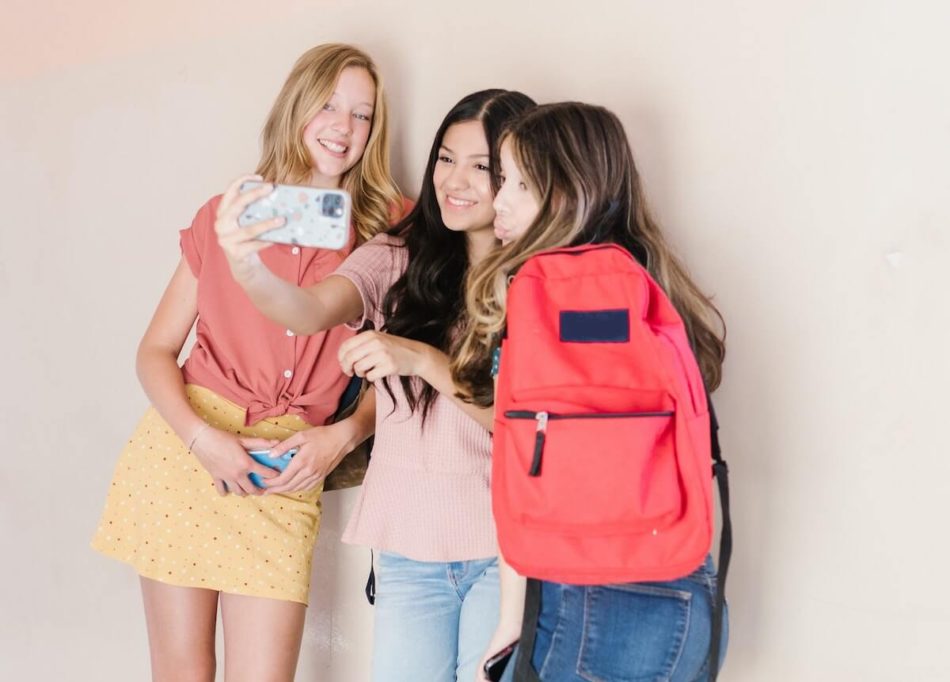 plecaki do szkoły średniej dla dziewczyn powinny być funkcjonalne i modne