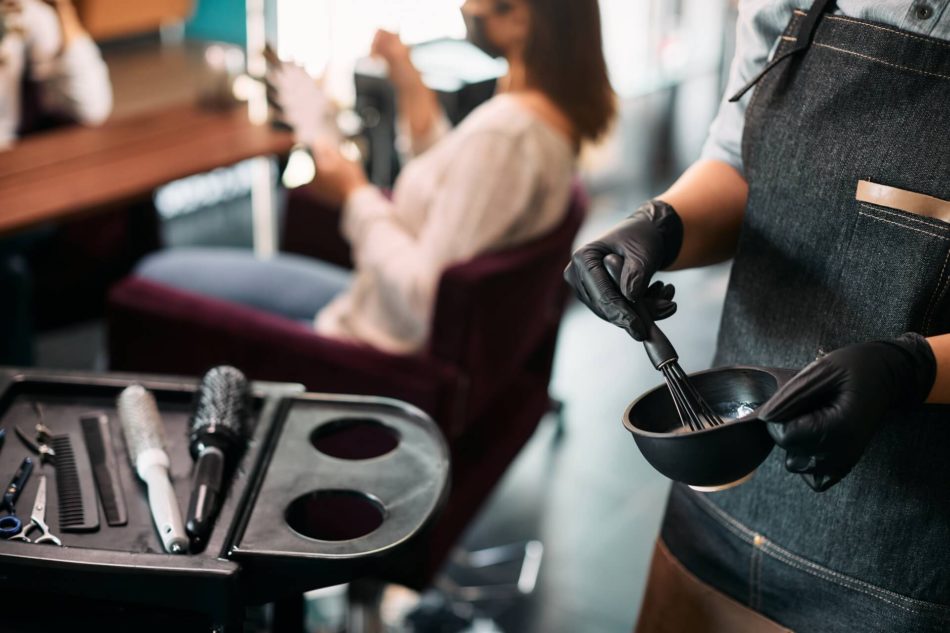 wyposażenie salonu fryzjerskiego lista mebli i dodatków