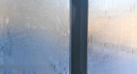 Dlaczego okna parują od wewnątrz? Poradnik